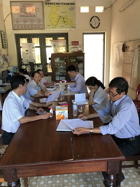Lãnh đạo Trung tâm Kiểm soát bệnh tật tỉnh làm việc với trạm Y tế xã Canh Thuận