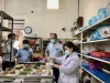 Đoàn kiểm tra chuyên ngành an toàn thực phẩm tại các cơ sở kinh doanh ăn uống trên địa bàn thành phố Quy Nhơn.  (Ảnh: Thu Phương)