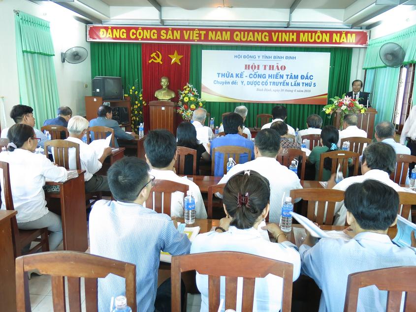 BS Nguyễn Thanh Long - Phó chủ tịch Hội Đông y phát biểu tại Hội thảo