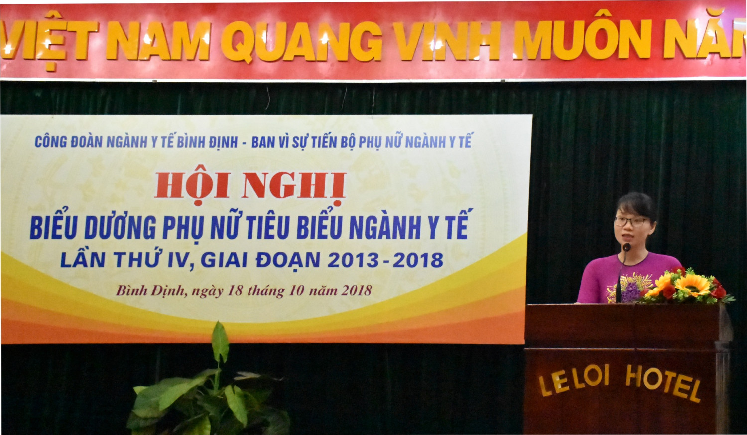 Bà Lê Thị Tuyết Trinh – Phó Chủ tịch Liên đoàn Lao động tỉnh phát biểu chỉ đạo Hội nghị 