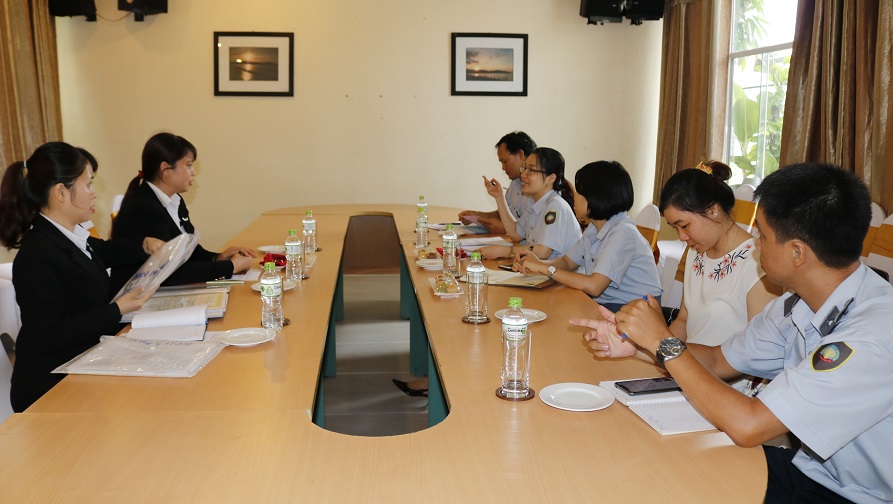 Đoàn giám sát Chi cục ATVSTP làm việc tại Khách sạn Mường Thanh .