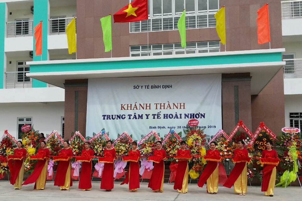 Quang cảnh buổi lễ khánh thành Khu điều trị mới của TTYT huyện Hoài Nhơn.