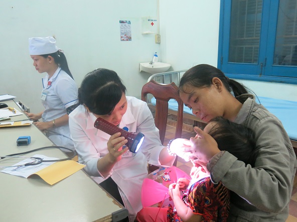 Cần đưa trẻ đến ngay các cơ sở y tế có phòng khám Tai Mũi Họng để xử lý kịp thời các trường hợp mắc dị vật đường ăn.
