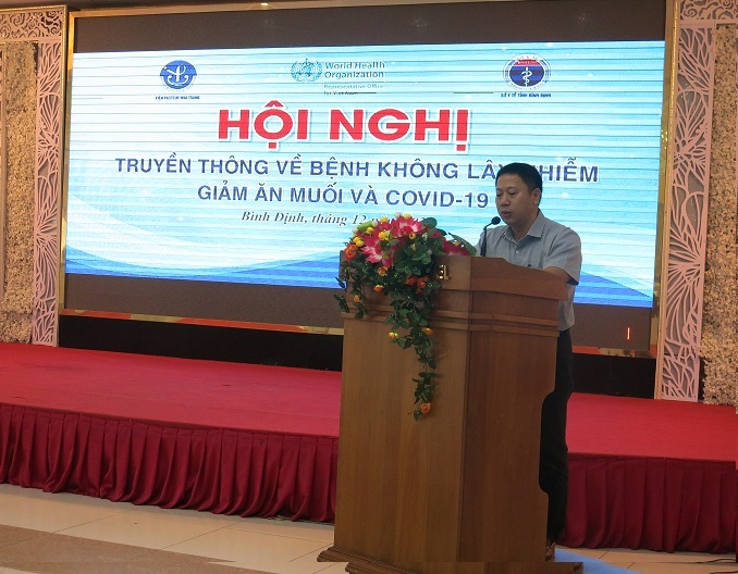 Ông Lê Xuân Huy - Phó Viện trưởng Viện Pasteur Nha Trang phát biểu tại Hội nghị. (Ảnh Thùy Vy)