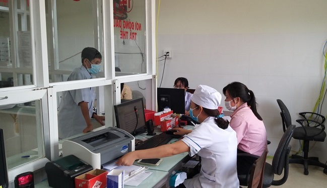 TTYT thị xã Hoài Nhơn thực hiện tốt cải cách thủ tục hành chính trong khám chữa bệnh phục vụ người dân (Ảnh Thùy Vy)