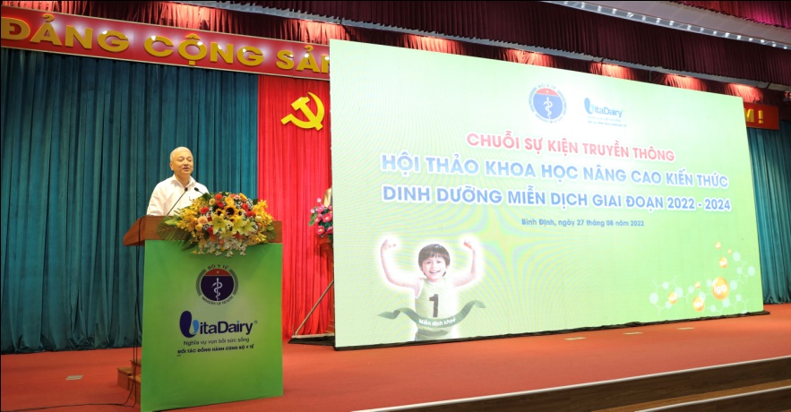 Ông Nguyễn Đình Anh, Vụ trưởng Vụ Truyền thông và Thi đua khen thưởng phát biểu tại Hội thảo