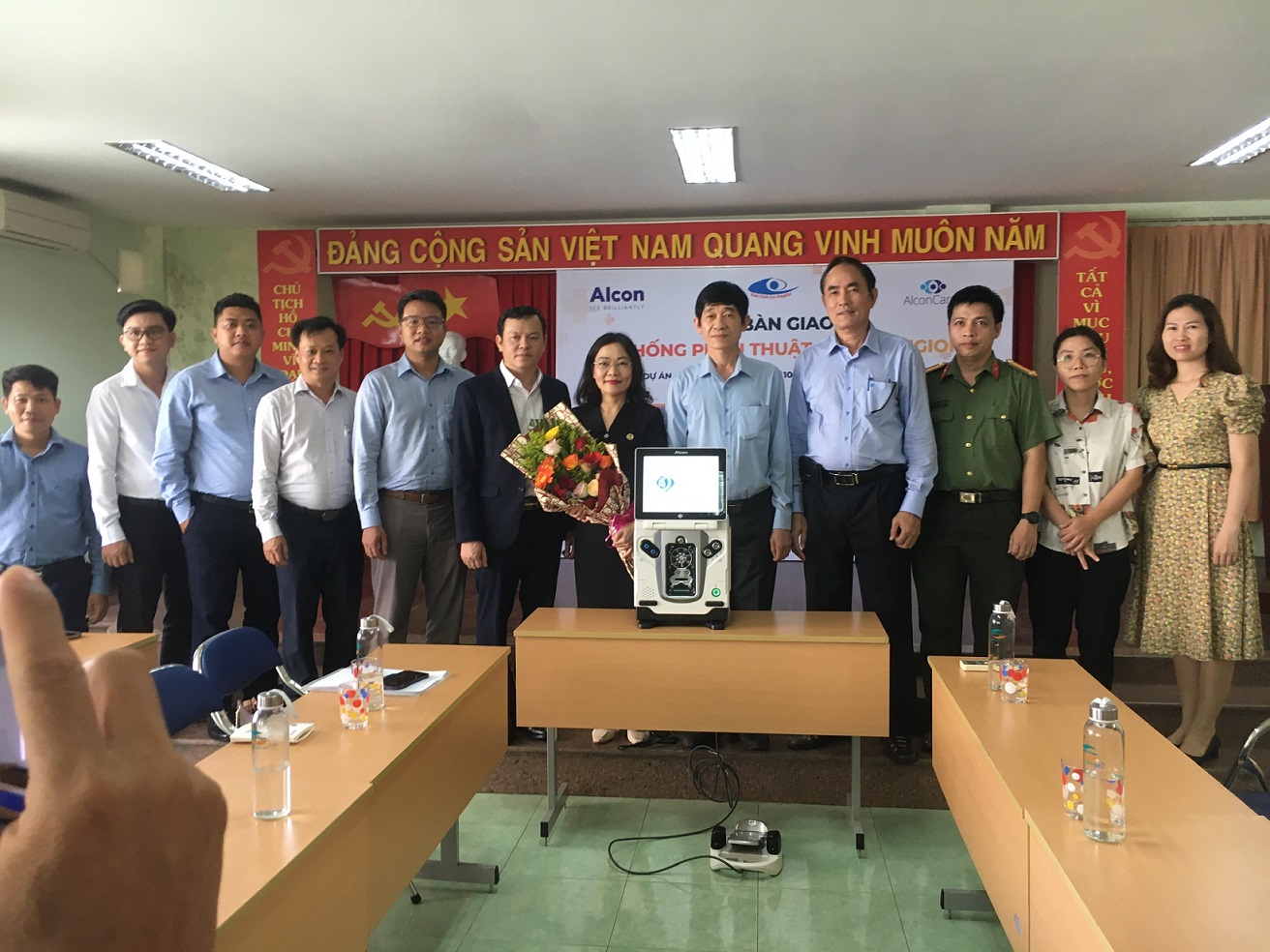 Toàn cảnh lễ bàn giao thiết bị cho Bệnh viện Mắt từ Công ty TNHH DKSH Việt Nam.